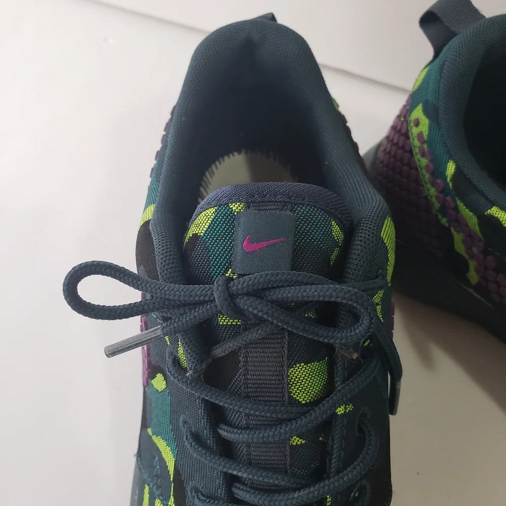 Nike Women Roshe One Prem Plus Green Camo, Purple Nike Sign Size 7